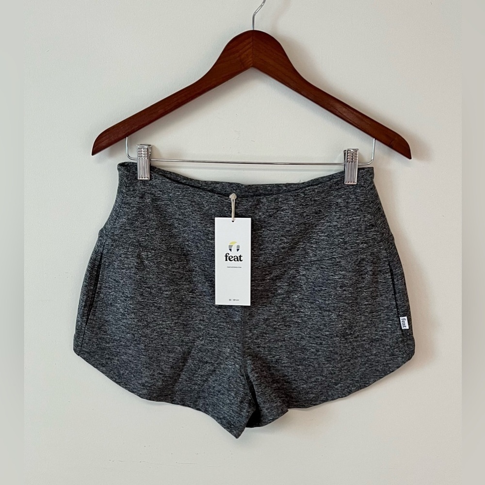 Feat Flow Tech Roam 2" Short Heather Gray Women's Size Small - Picture 2 of 10